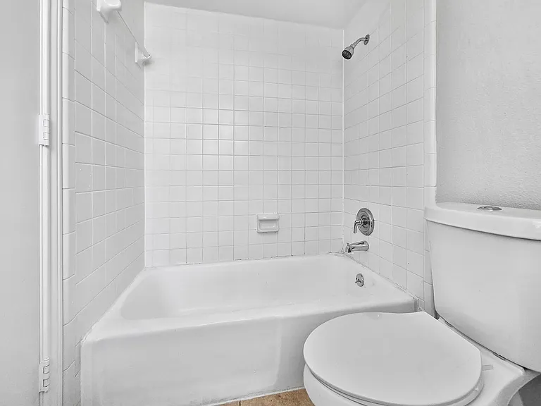 2404 Dalgreen Dr — Photo 15