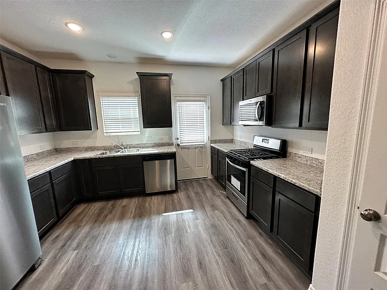 16544 Moss Ln — Photo 5
