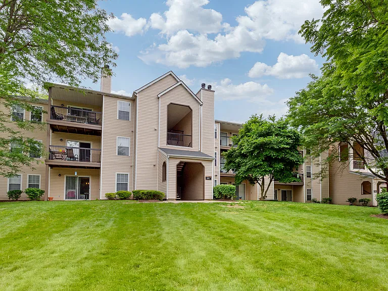 Saybrooke Apartments — Photo 9