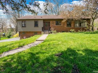 2700 Colonial Way, Bloomfield Hills, MI 48304