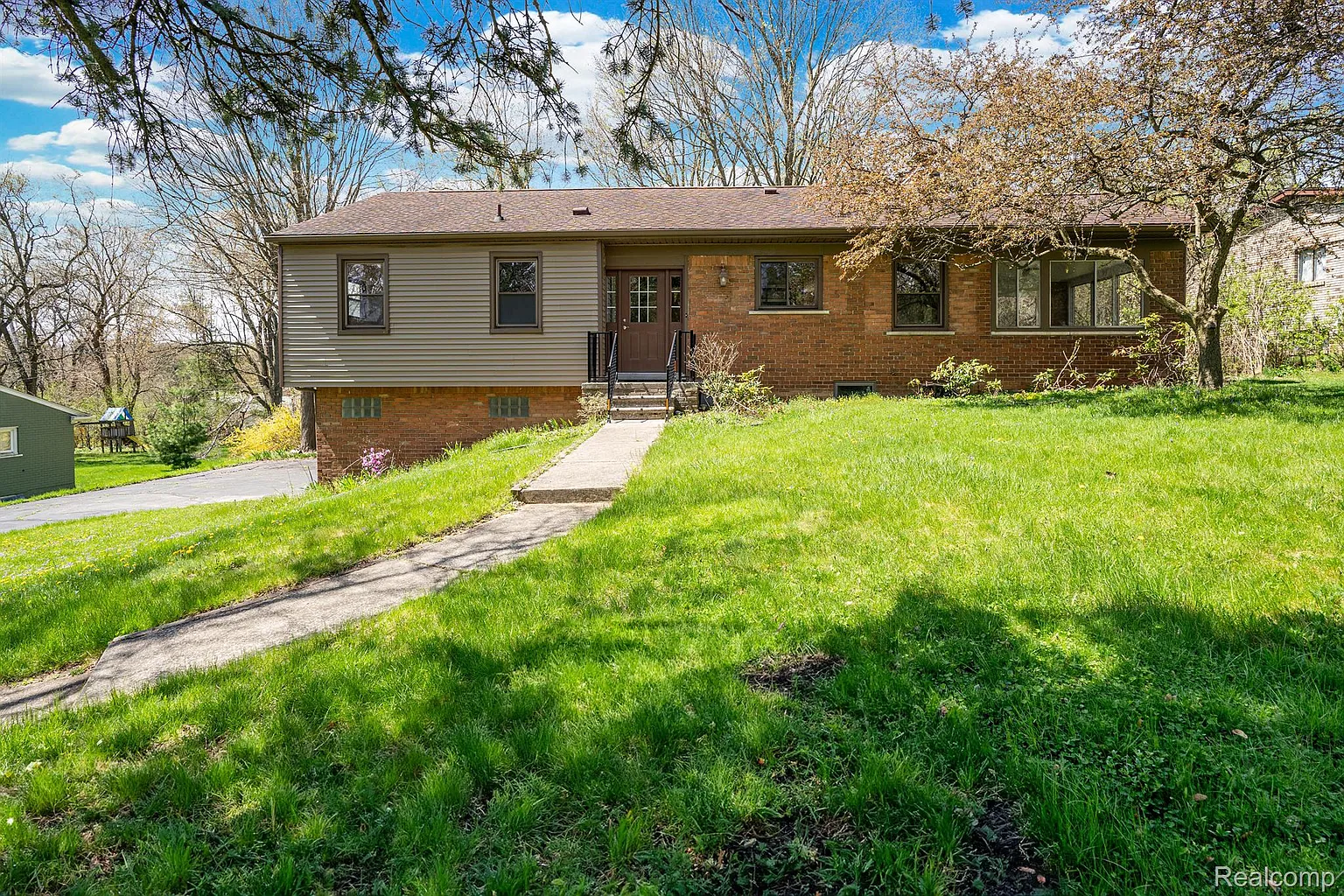 2700 Colonial Way photo 1