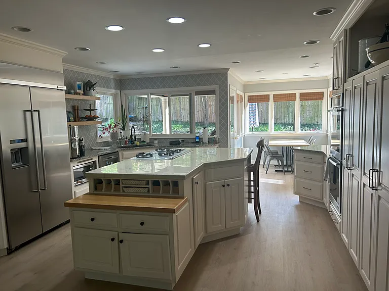 339 S Palisades Dr — Photo 1