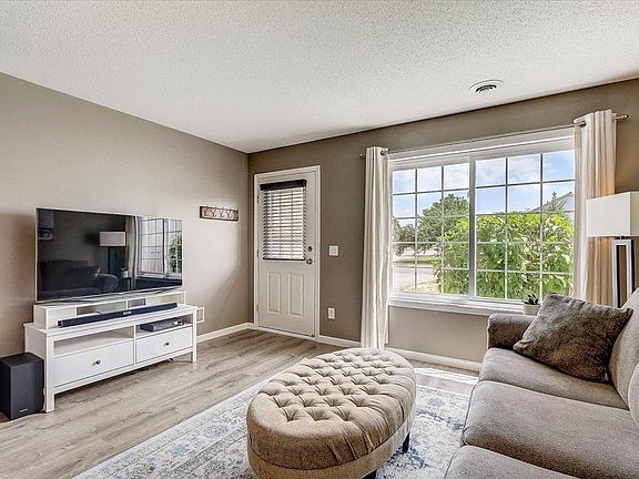 5th image of 15953 Finch Ave