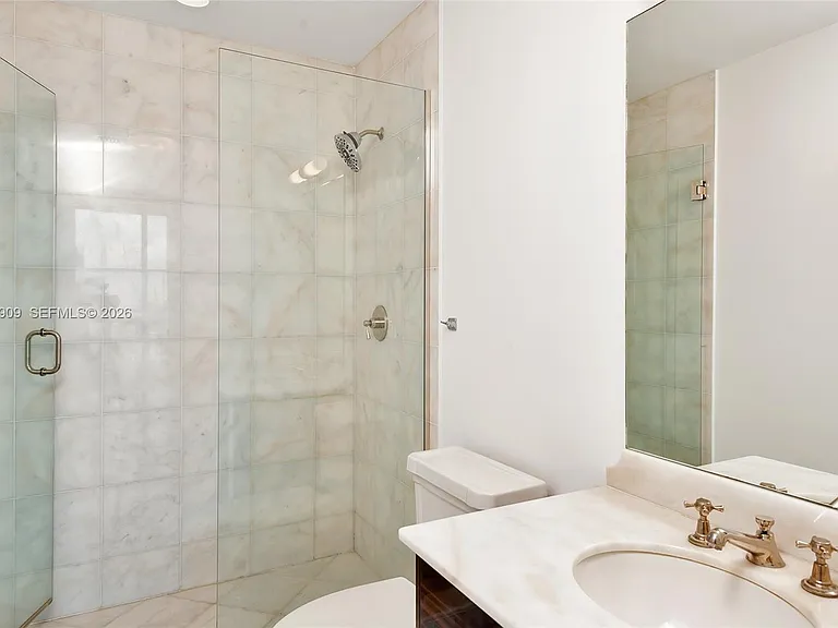 50 S Pointe Dr #2007 — Photo 42