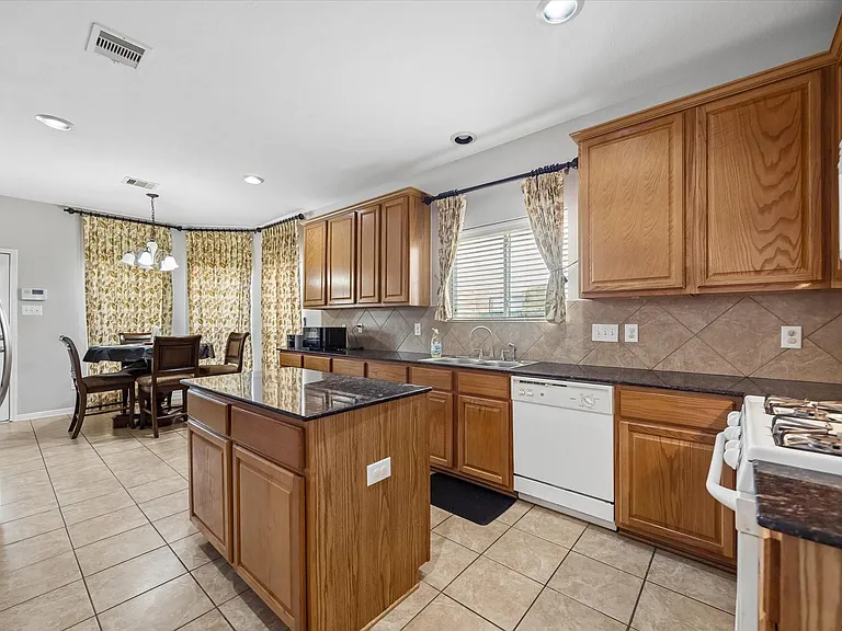 21702 Cozy Hollow Ln — Photo 9