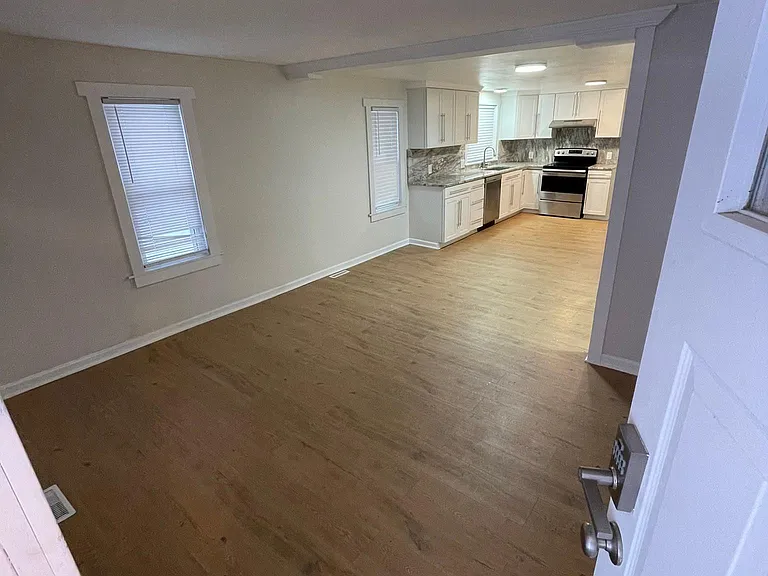 119 E Wilson St — Photo 29