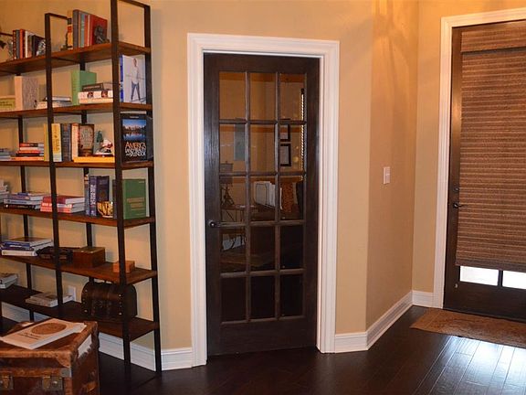 4th image of 3880 Central Pointe Dr