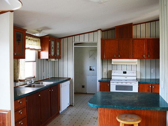 3rd image of 108 Ann St