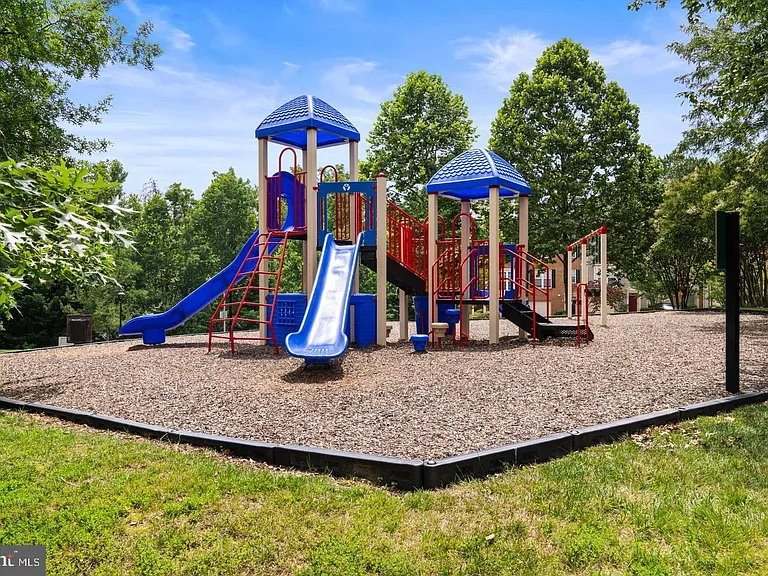 4004 Meadow Trail Ln — Photo 24