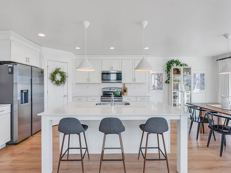 1557 W Stone Gate Dr — Photo 5