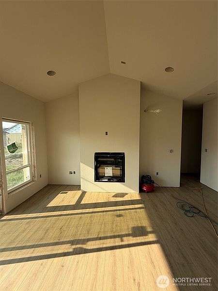 3rd image of 809 E 6th Street