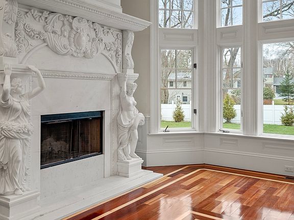 3rd image of 75 Woodfall Rd