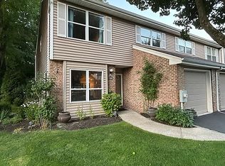 300 Pond View Ln, Smithtown, NY 11787