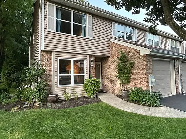 300 Pond View Ln, Smithtown, NY 11787