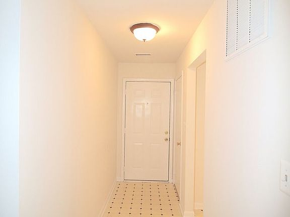 3rd image of 16240 Taconic Cir