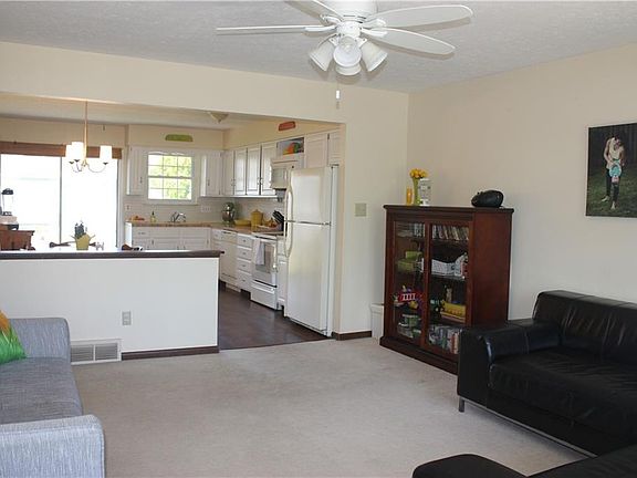3rd image of 283 E Dresden Ave
