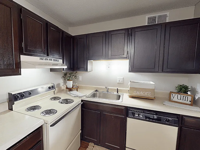 Greenmar Apartments — Photo 13