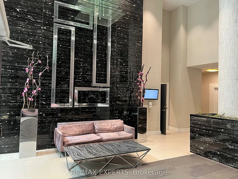 9205 Yonge St #1611 — Photo 4