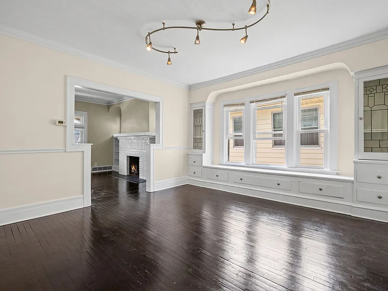 1600 Victoria Ave #UP — Photo 8