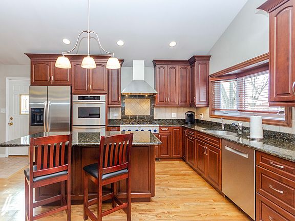 5th image of 9249 Kildare Ave