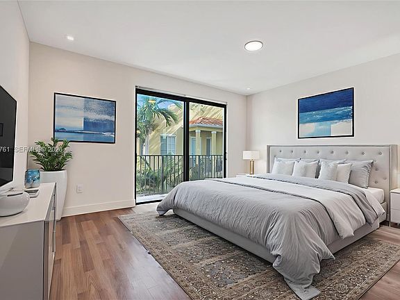 5th image of 3071 Hibiscus St