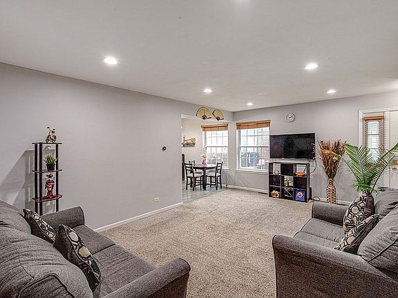 5th image of 334 Birchwood Ct