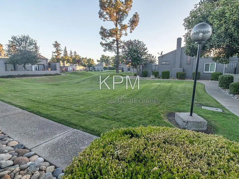 6829 Mill Springs Ct — Photo 25