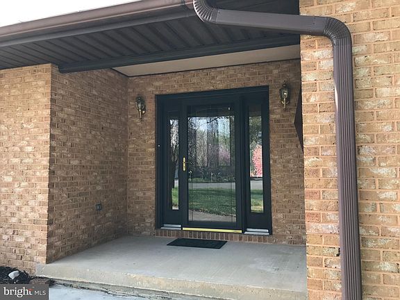 4th image of 1920 Applewood Cir