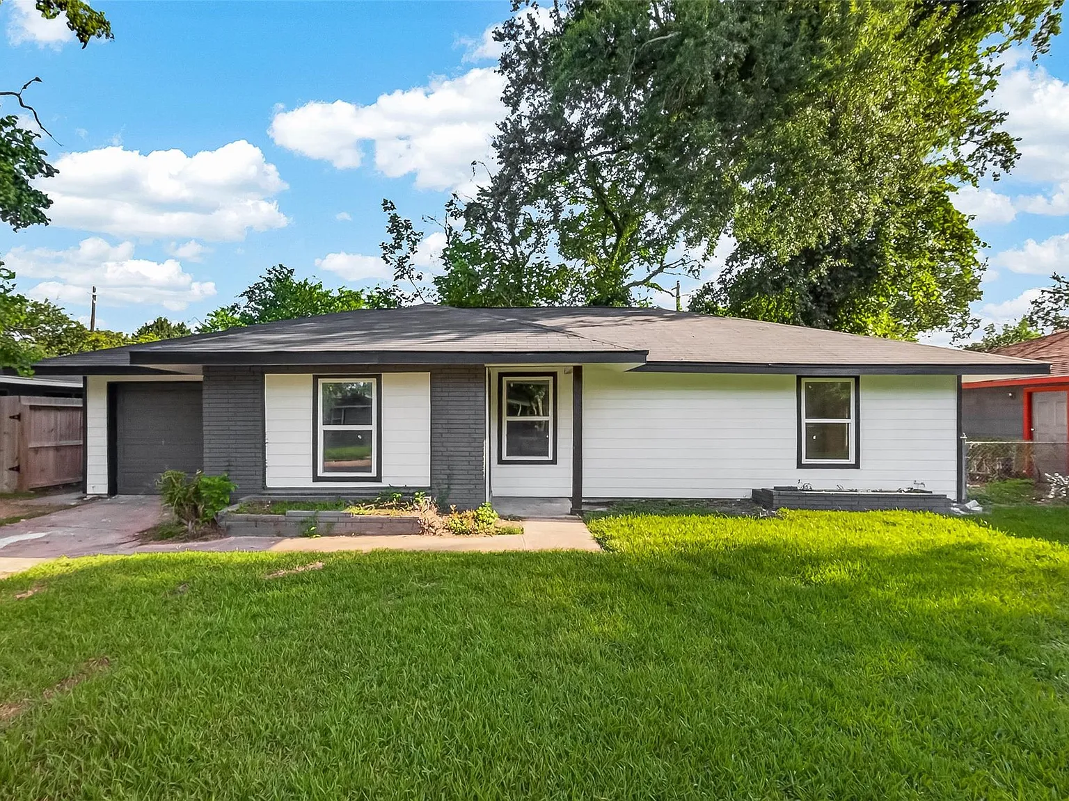 3 bed, 1.5 bath, 1115 sqft, $1,500 — Photo 1