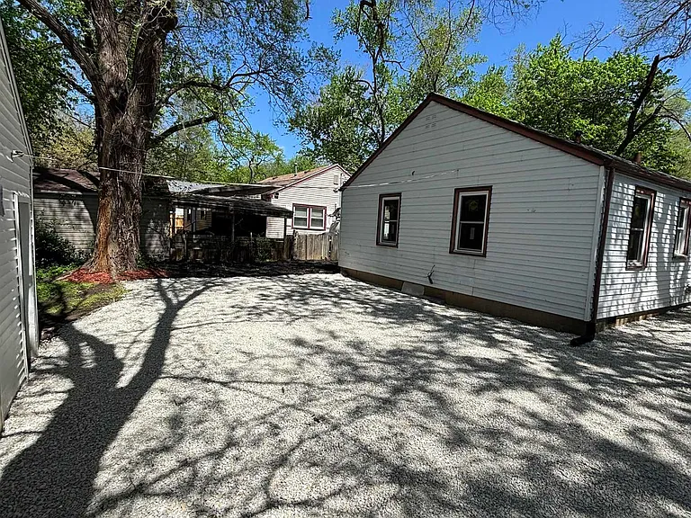 1703 N Valley Ave — Photo 25