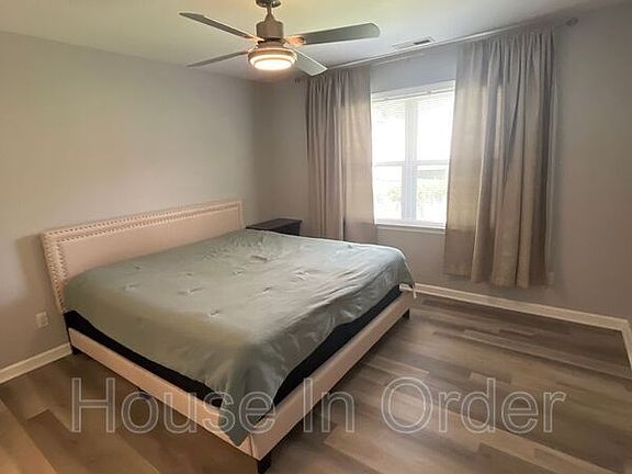 5th image of 33 Woodcreek Cir