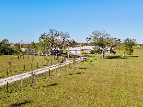 3rd image of 2222 SE McClelland Dr