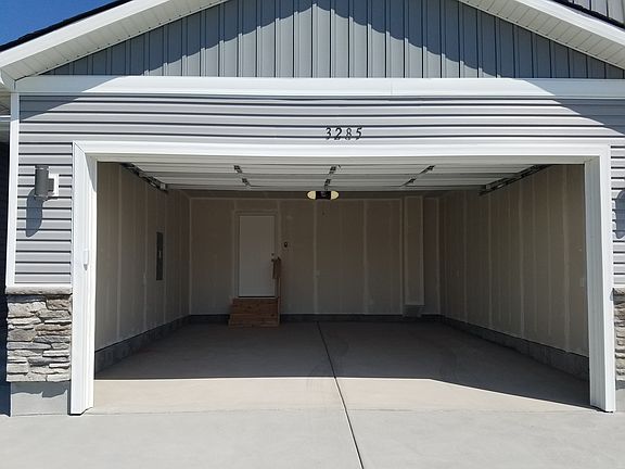 3rd image of 3285 E Kathaway Ln