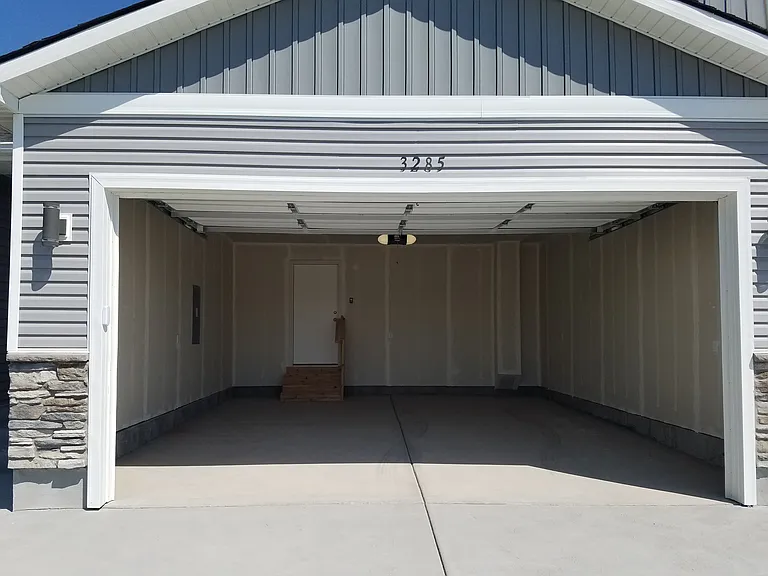 3285 E Kathaway Ln — Photo 3