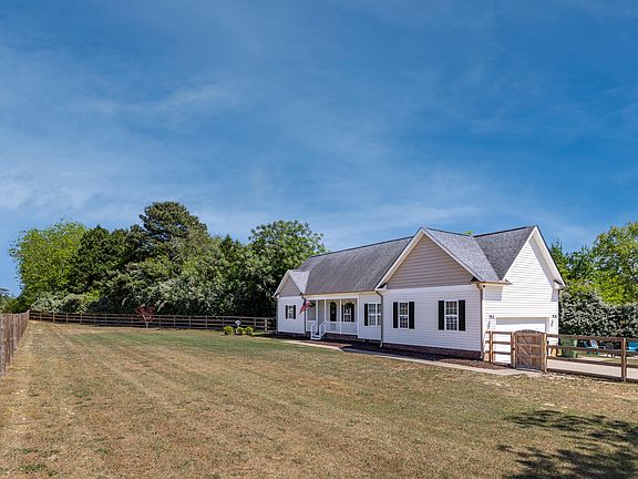 4th image of 410 Raeford Rd