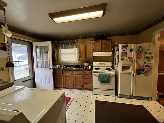 3rd image of 474 Ewing Dr