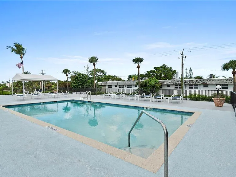 3040 Lake Shore Dr #101 — Photo 42