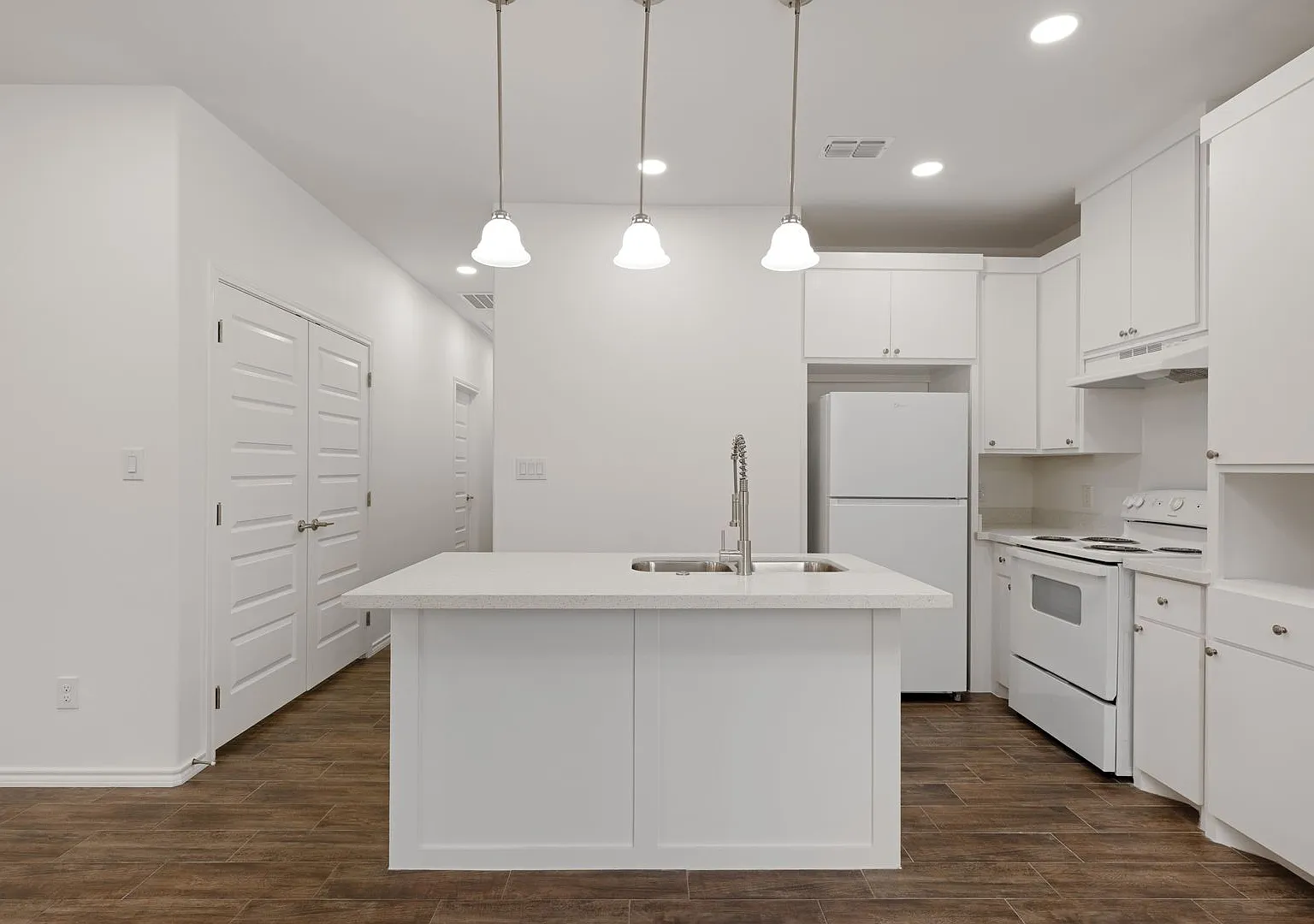 2323 N. Valley Circle — Photo 2