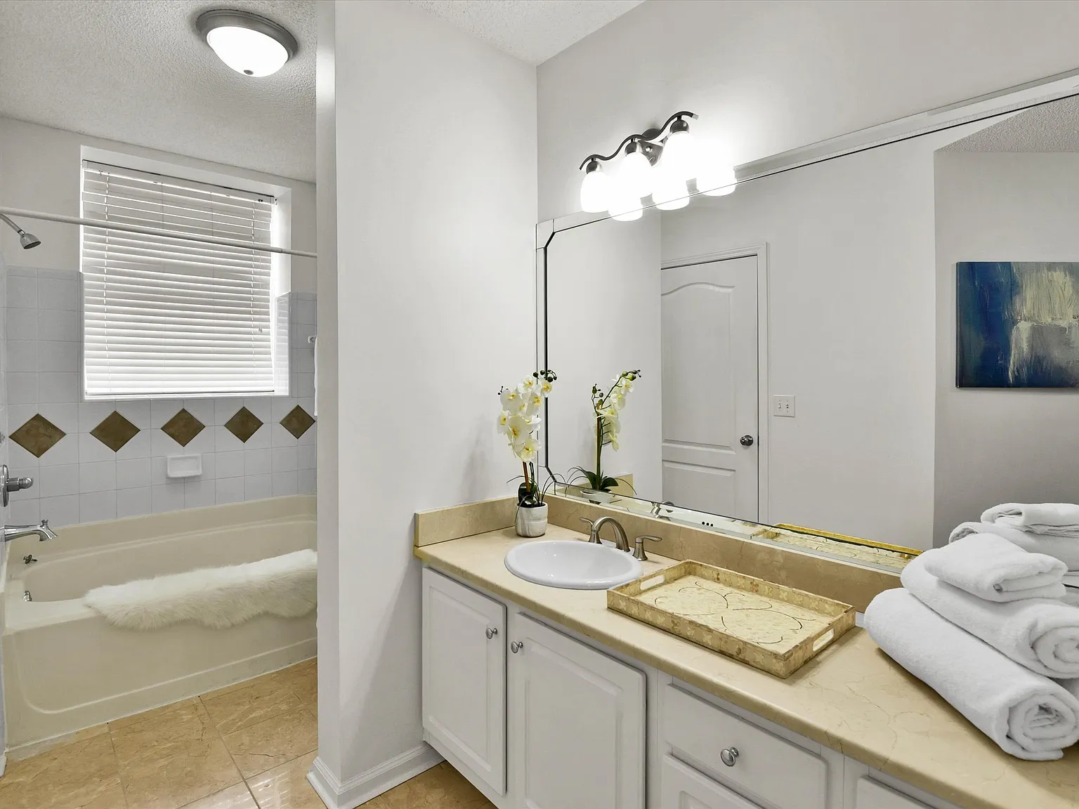 1 bed, 900 sqft, $1,900 — Photo 3