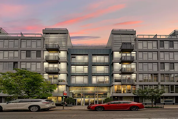 Sold by Redfin Real Estate | media 23