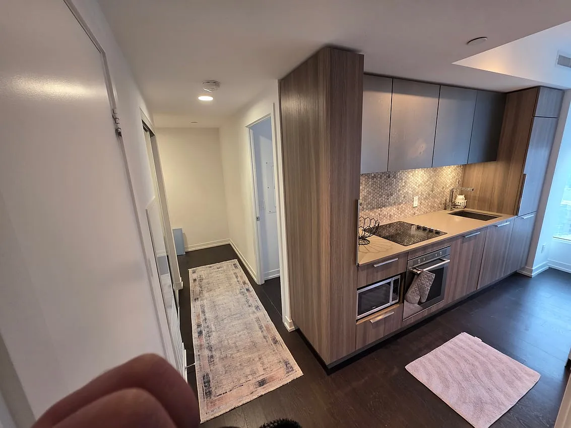 Flex Room with Balcony - Wood St & Church St — Photo 4