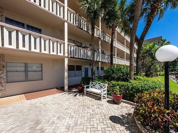 4th image of 3201 Portofino Pt #D3