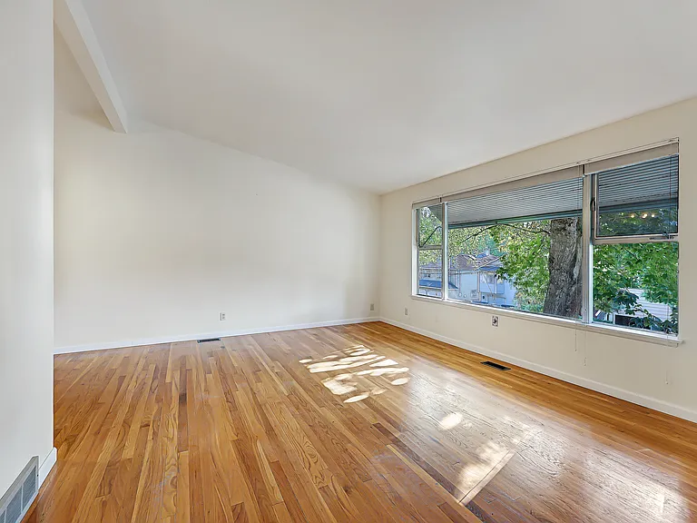 8700 25th Ave NE — Photo 23