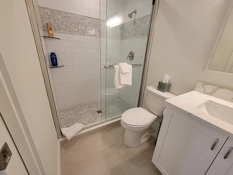 323 Madison Dr — Photo 18