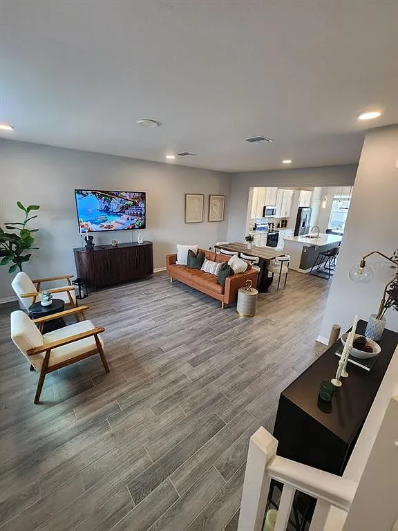 3 bed, 2.5 bath, 1688 sqft, $2,700 — Photo 2