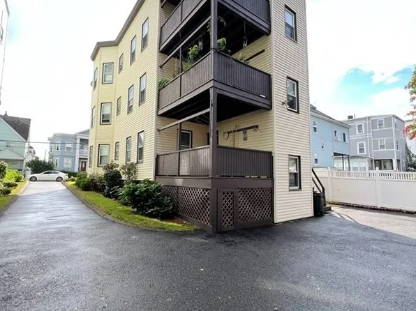 1072 Saratoga St, East Boston, MA 02128