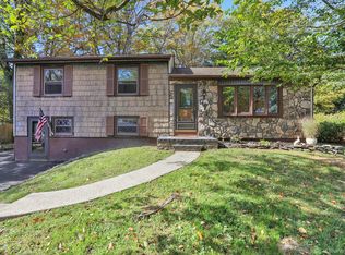 10 Benton Rd, Poughkeepsie, NY 12603