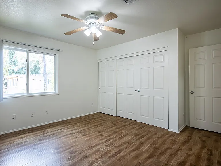 1189 W 36th St #4-5 — Photo 16