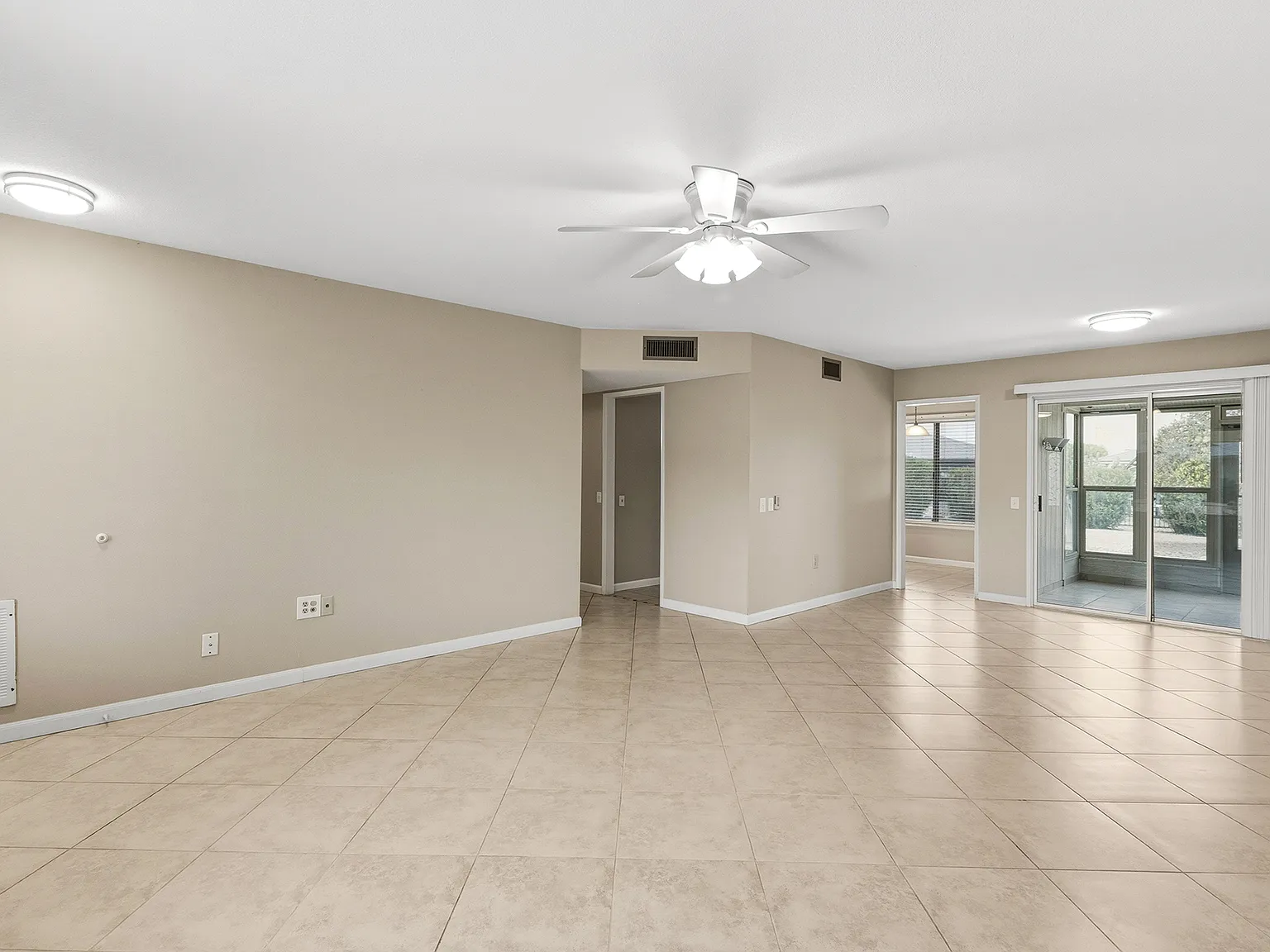 2 bed, 1160 sqft, $1,695 — Photo 3