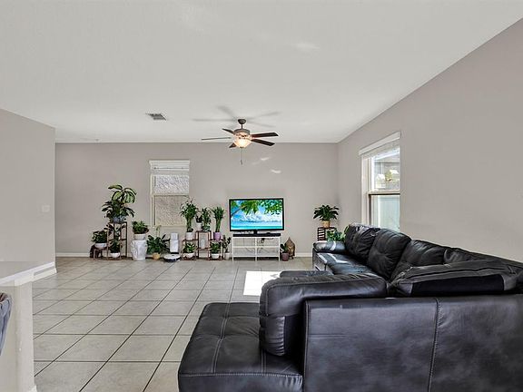 4th image of 3707 Daisy Bloom Pl